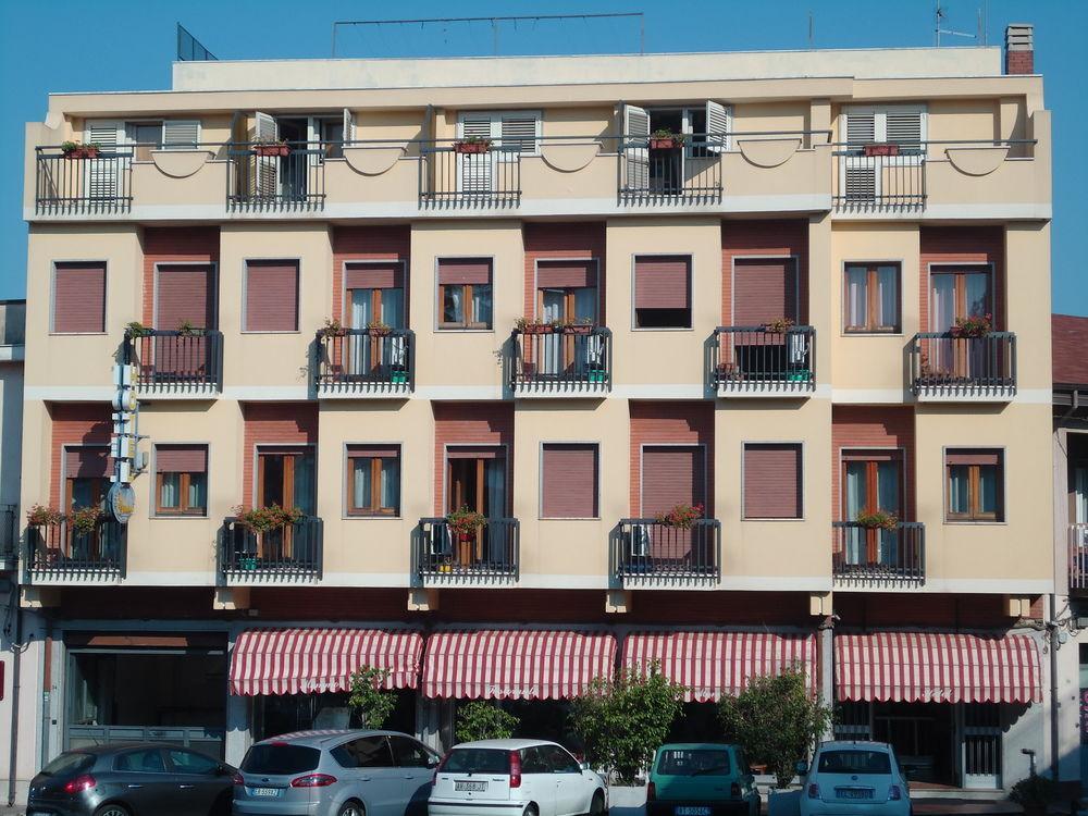 Hotel Ristorante Mommo Polistena Esterno foto